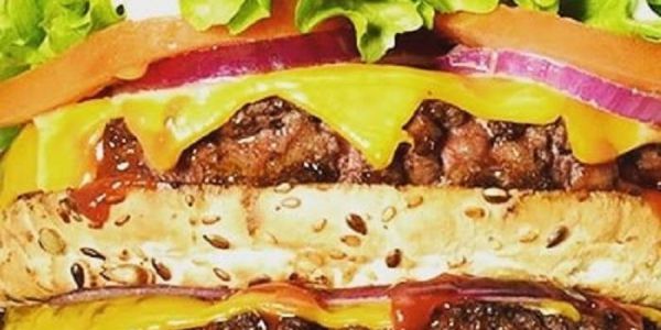 Panini con Hamburger di carne e Burger vegani